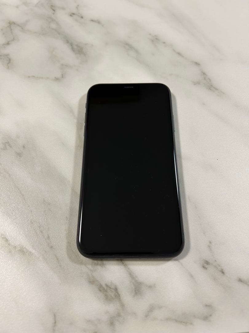 美品］Apple iPhone 11 ブラック本体