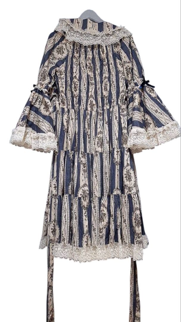 り*ぬ様 【プラスサイズ】アンティークブーケ 姫袖ワンピース クラシックブルー