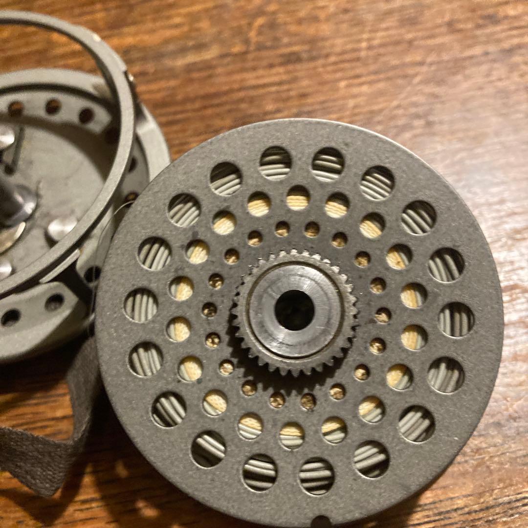 ハウスオブハーディ、フライリール 収納袋付き. JLH ULTRALITE #5