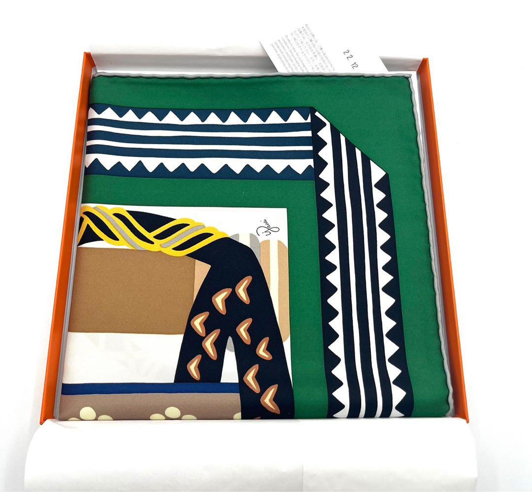 2022 エルメス HERMES カレ 90 鎧の幻想　未使用に近い　スカーフ
