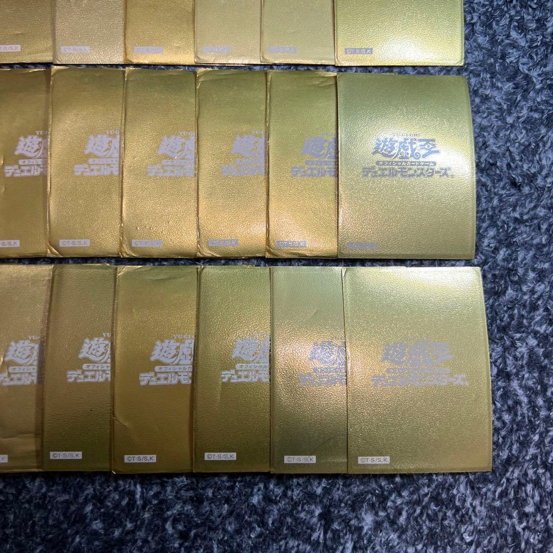 遊戯王【絶版‼️】初期ロゴ ザラザラ メタリックゴールド 金スリーブ40