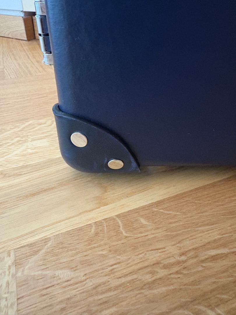 【再度お値下げ・美品】グローブトロッターネイビー2輪