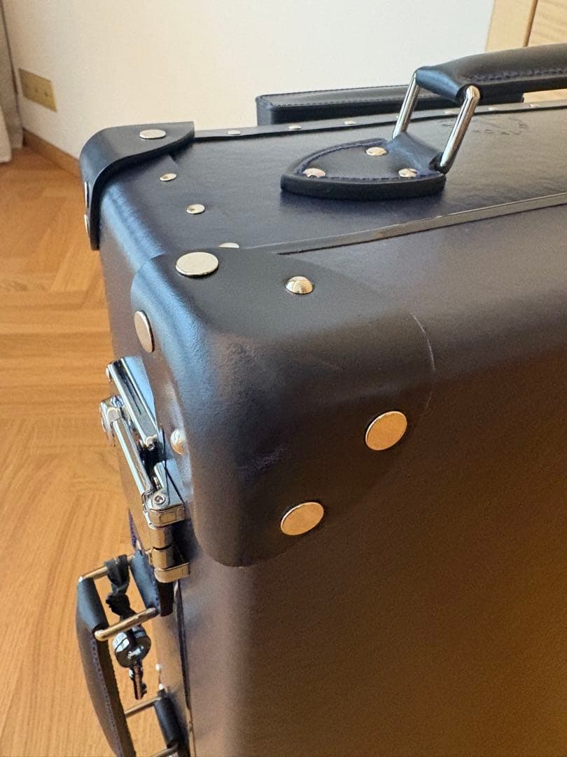 【再度お値下げ・美品】グローブトロッターネイビー2輪