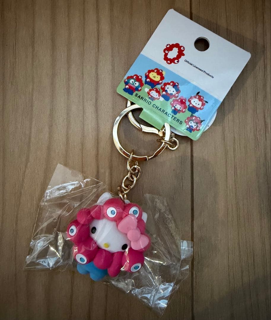 大阪関西万博 キティ×ミャクミャク なりきりキーホルダー - メルカリ