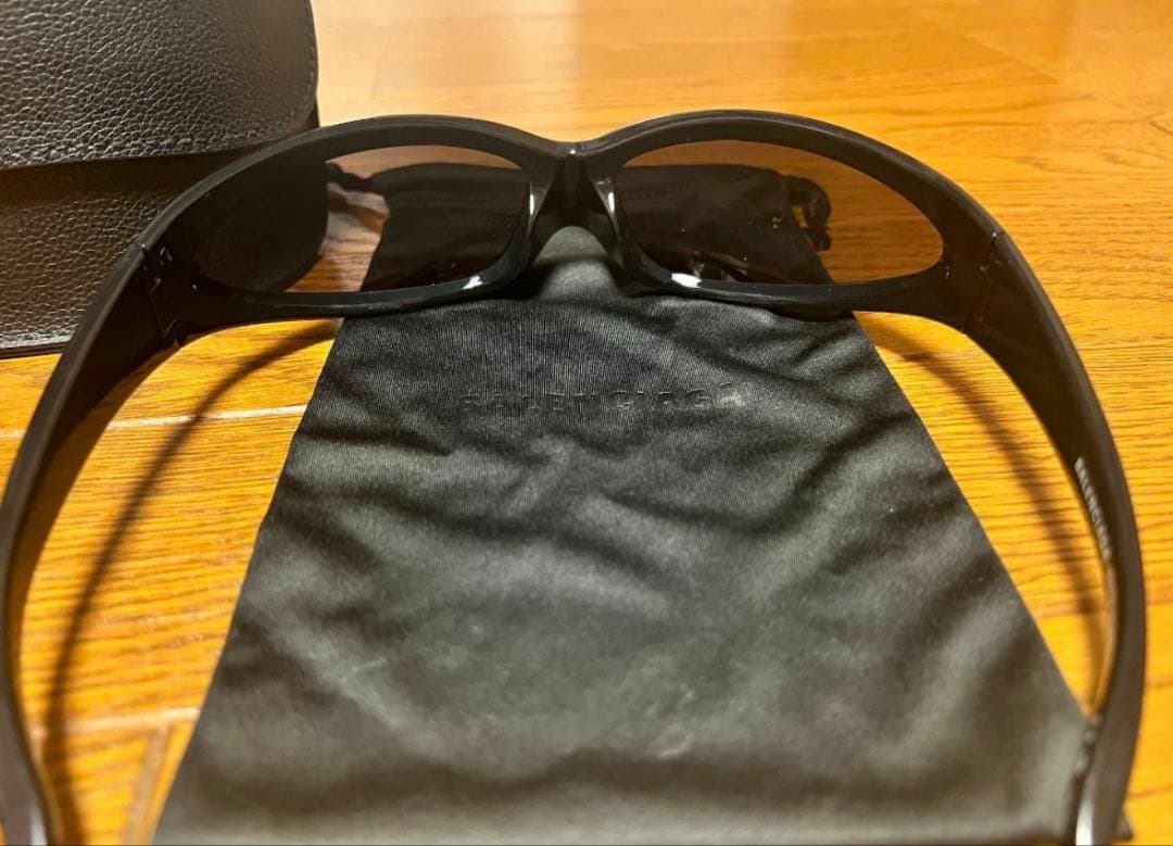 小物 BALENCIAGA SKIN CAT EYE SUNGLASSES