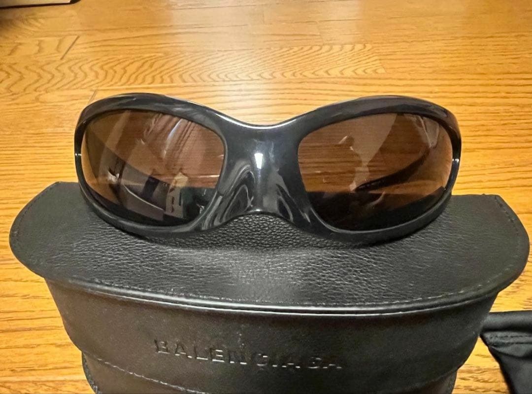 小物 BALENCIAGA SKIN CAT EYE SUNGLASSES