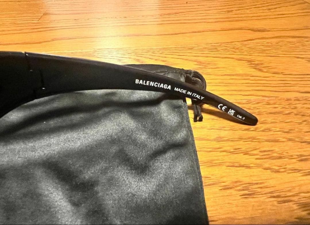 小物 BALENCIAGA SKIN CAT EYE SUNGLASSES
