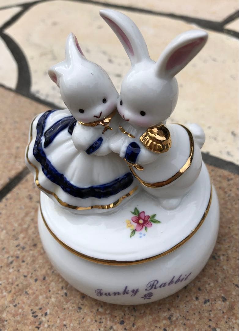 funky rabbit うさぎオルゴール 箱あり 陶器製 アンティーク小物