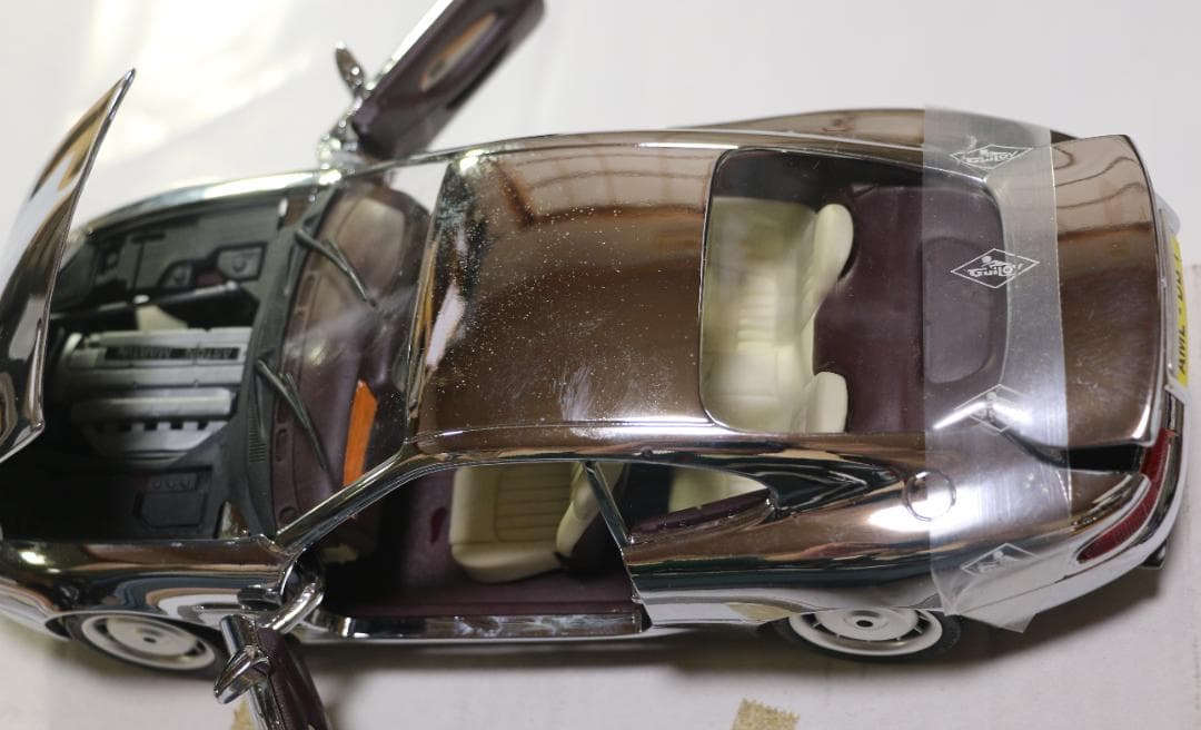 アストン・マーチンDB7 1/18 クロムメッキ仕様 スペイン製 中古品