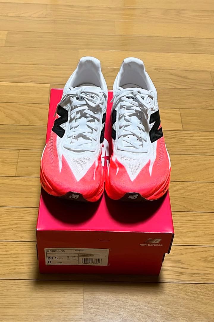新品同様 ニューバランス フューエルセル スーパーコンプエリートv5