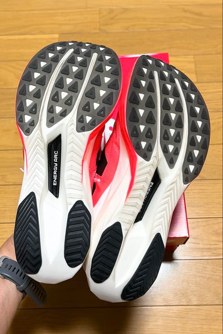 新品同様 ニューバランス フューエルセル スーパーコンプエリートv5