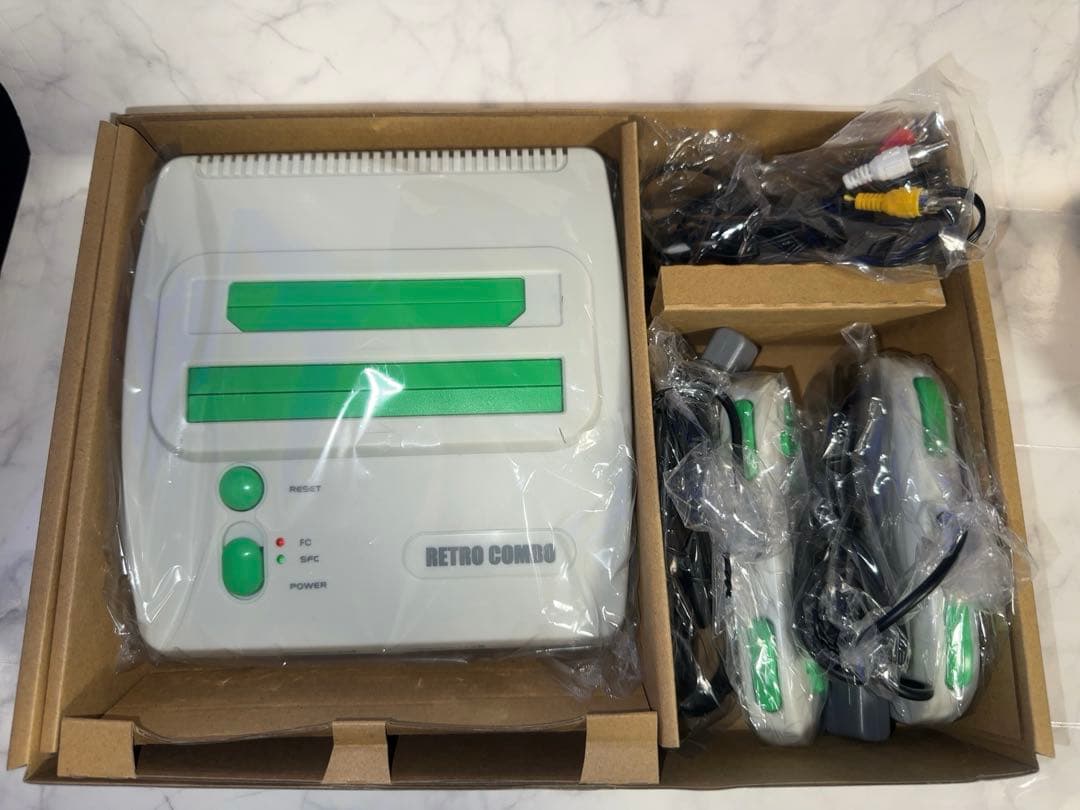 【2025年12月購入】極美品レトロコンボ GREEN FC/SFC互換機