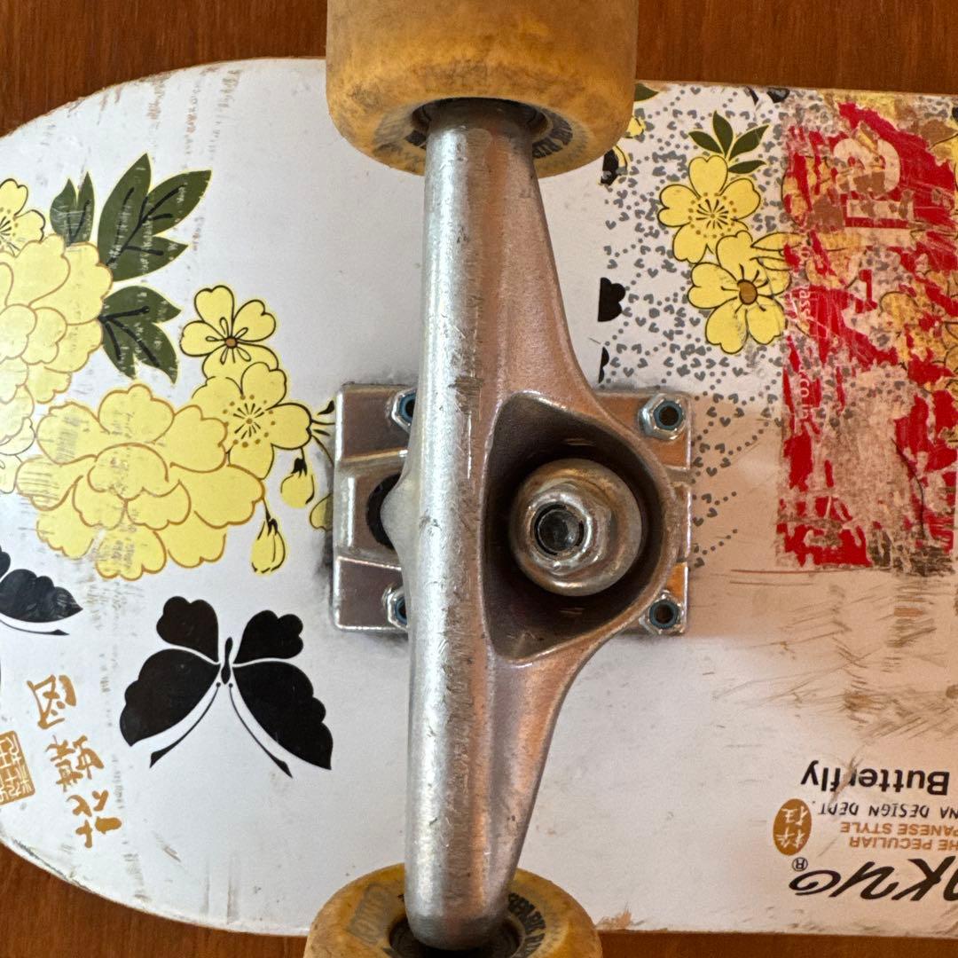 インペリアル 8．0インチ 花柄スケートボード VENTUREロートラック