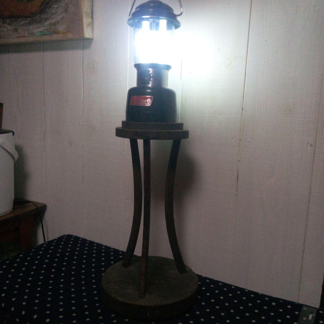 ランプ　ランタンの台　ランプスタンド