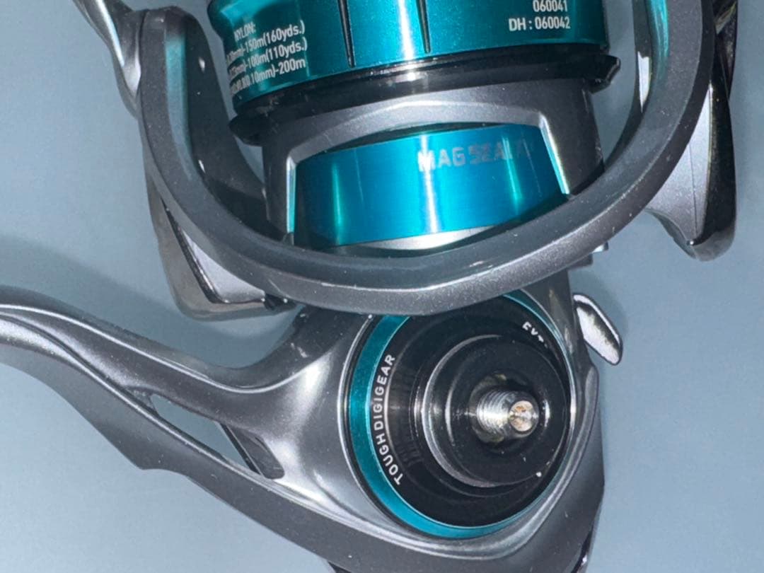 Daiwa 18 エメラルダス AIR LT3000S-CXH エギングリール