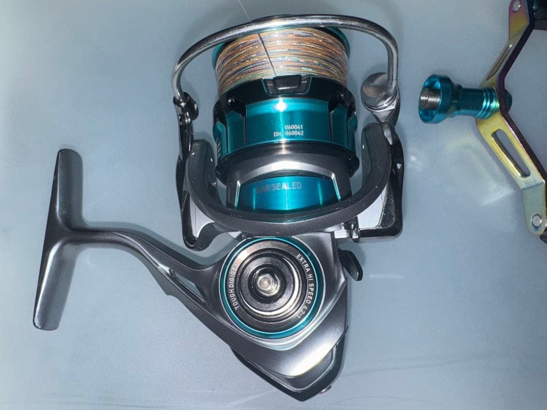 Daiwa 18 エメラルダス AIR LT3000S-CXH エギングリール