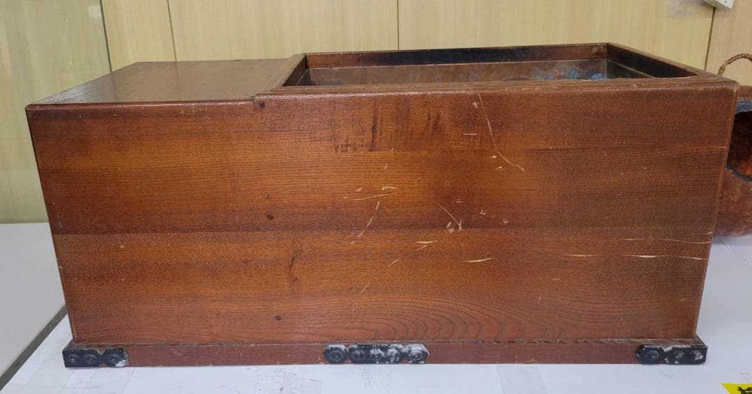 【一点物】昭和レトロなアンティーク木製長火鉢（キセル・炭入れ付き）傷・欠け多め