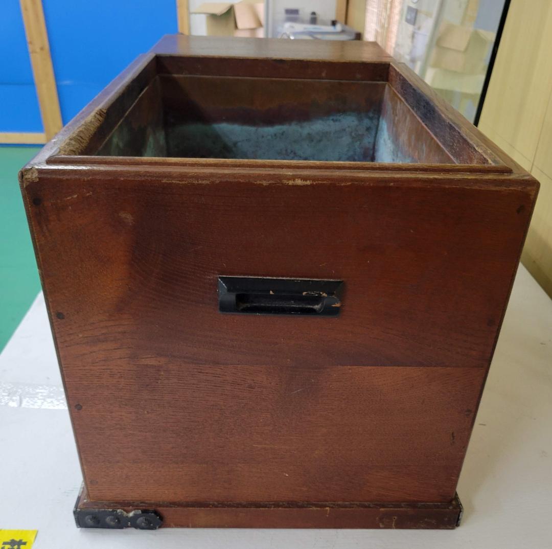 【一点物】昭和レトロなアンティーク木製長火鉢（キセル・炭入れ付き）傷・欠け多め