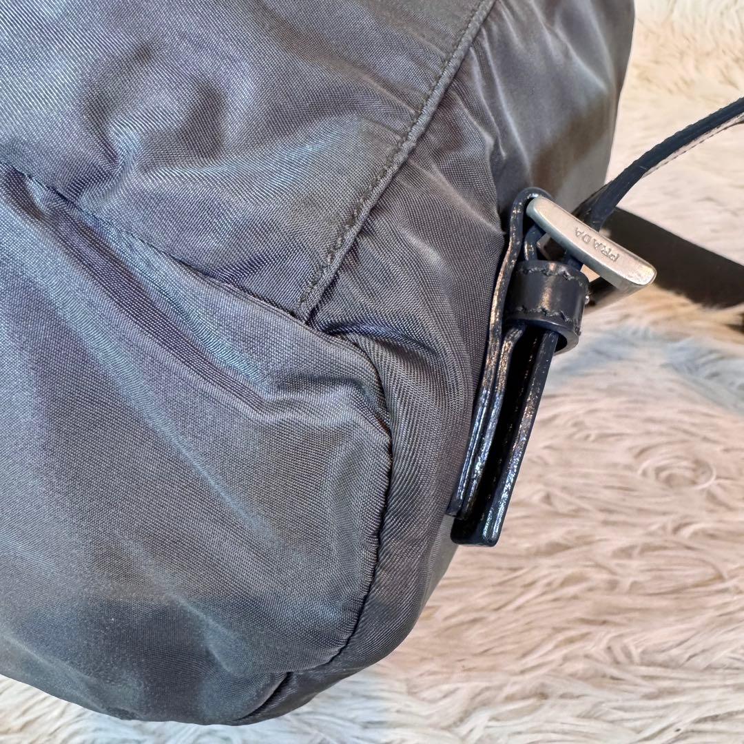 大人気✨プラダ リュック 三角プレート 巾着 バックパック カードあり グレー