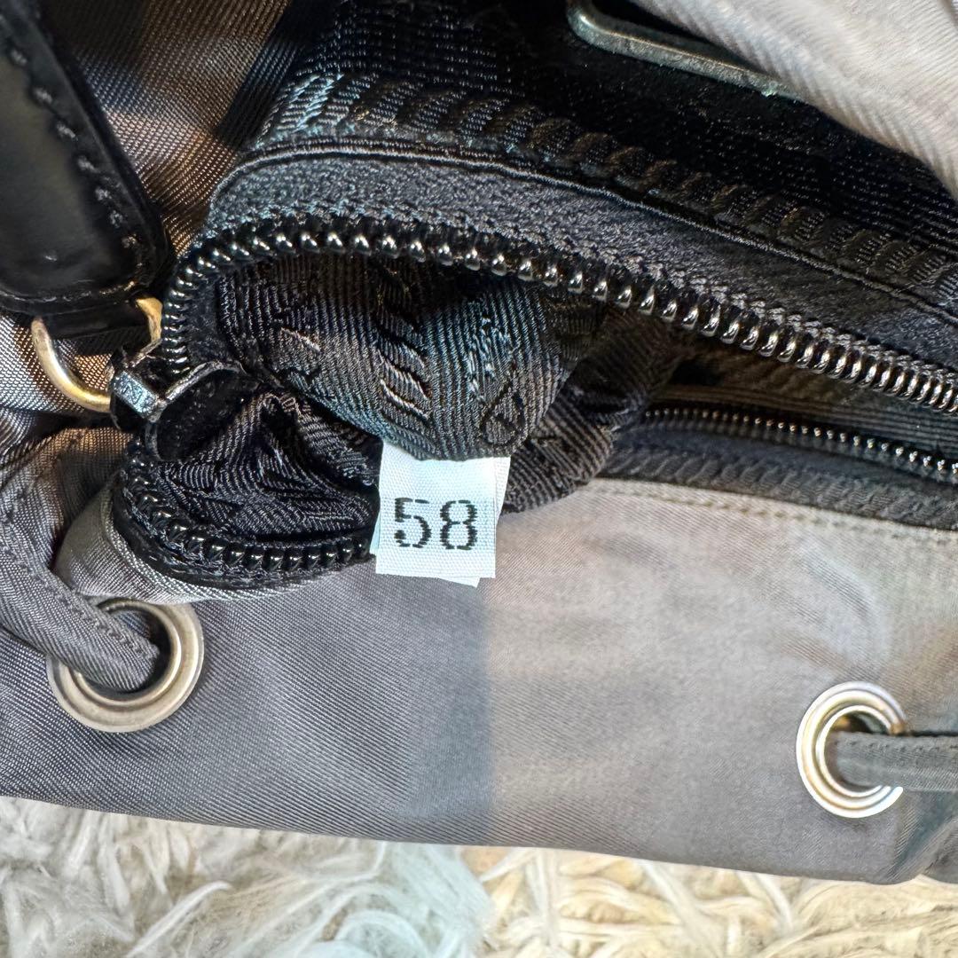 大人気✨プラダ リュック 三角プレート 巾着 バックパック カードあり グレー