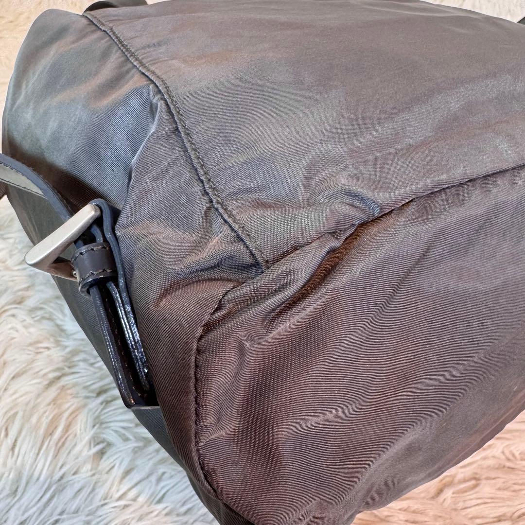 大人気✨プラダ リュック 三角プレート 巾着 バックパック カードあり グレー