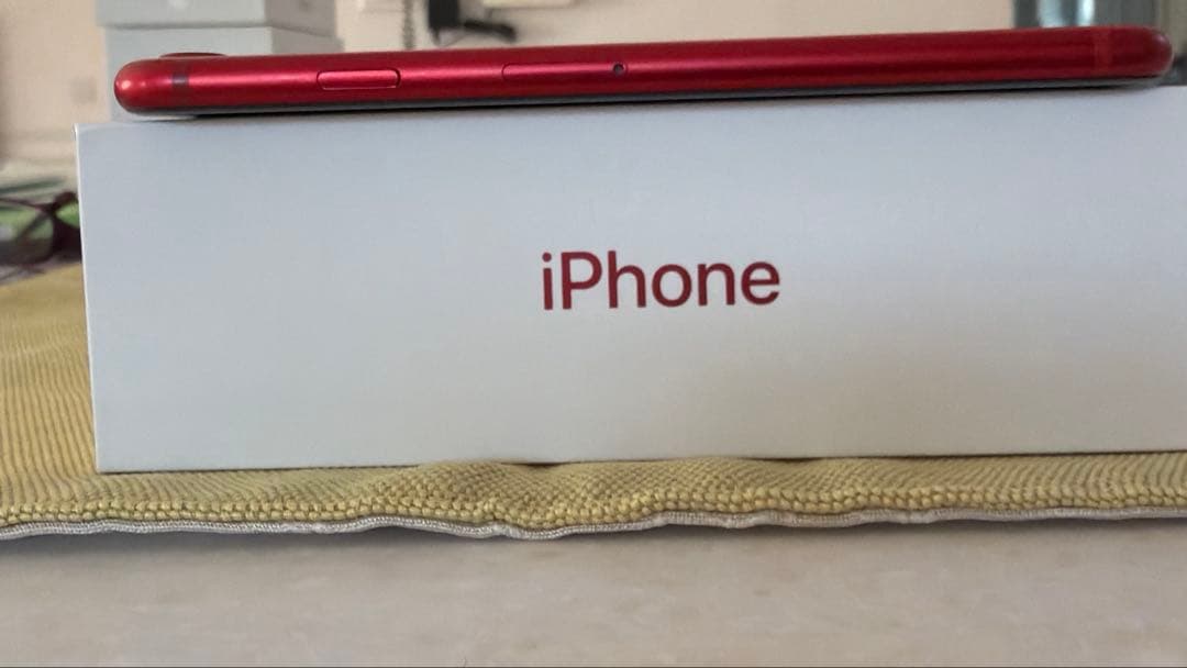 iPhone SE 第2世代　64GB RED SIMフリー　本体