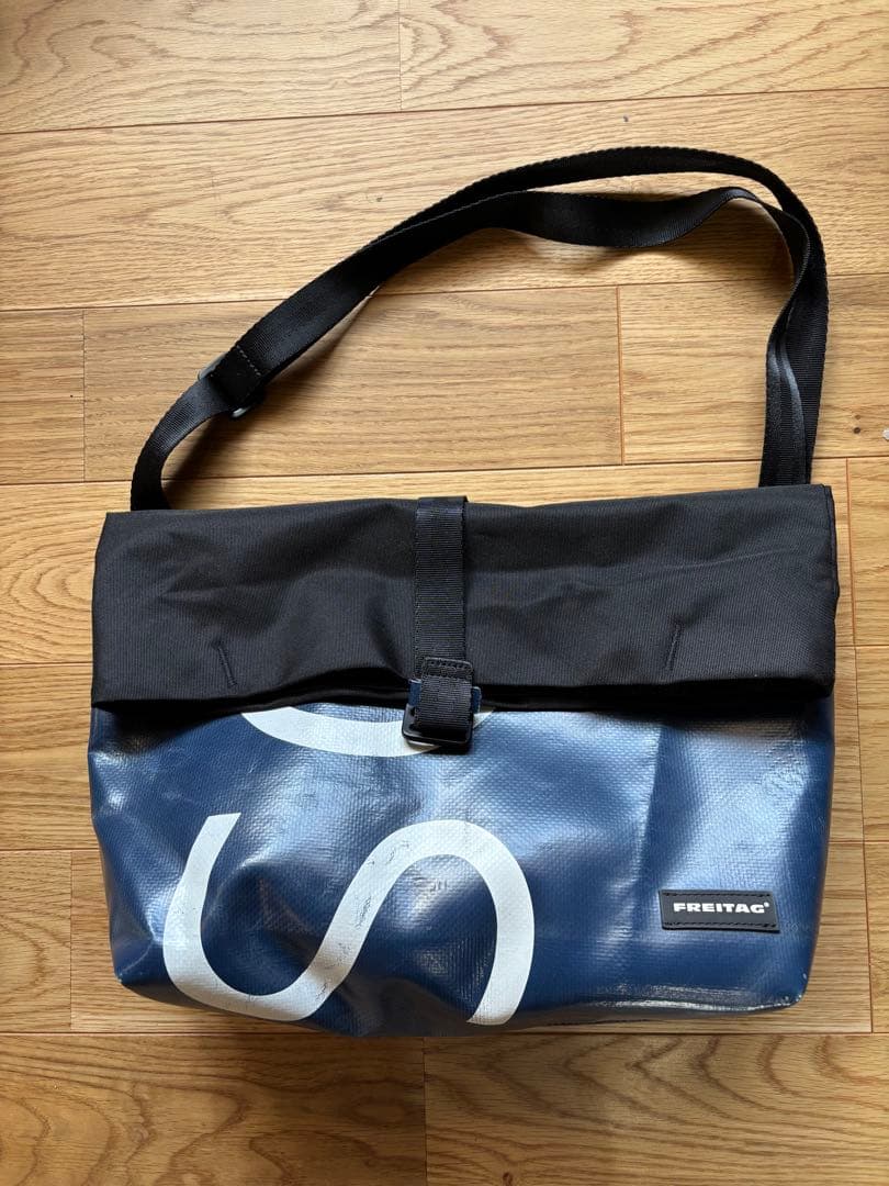 FREITAG メッセンジャーバッグ ネイビー/ブラック