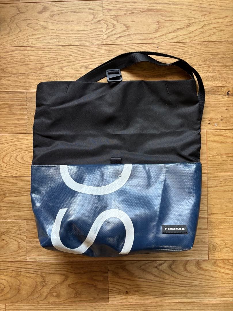 FREITAG メッセンジャーバッグ ネイビー/ブラック