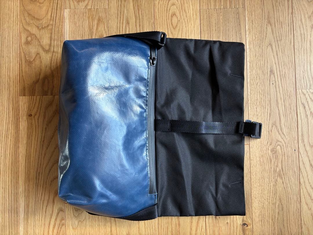 FREITAG メッセンジャーバッグ ネイビー/ブラック