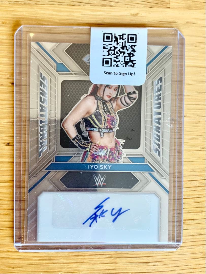 WWE イヨスカイ IYOSKY auto 直筆サイン入りカード - メルカリ
