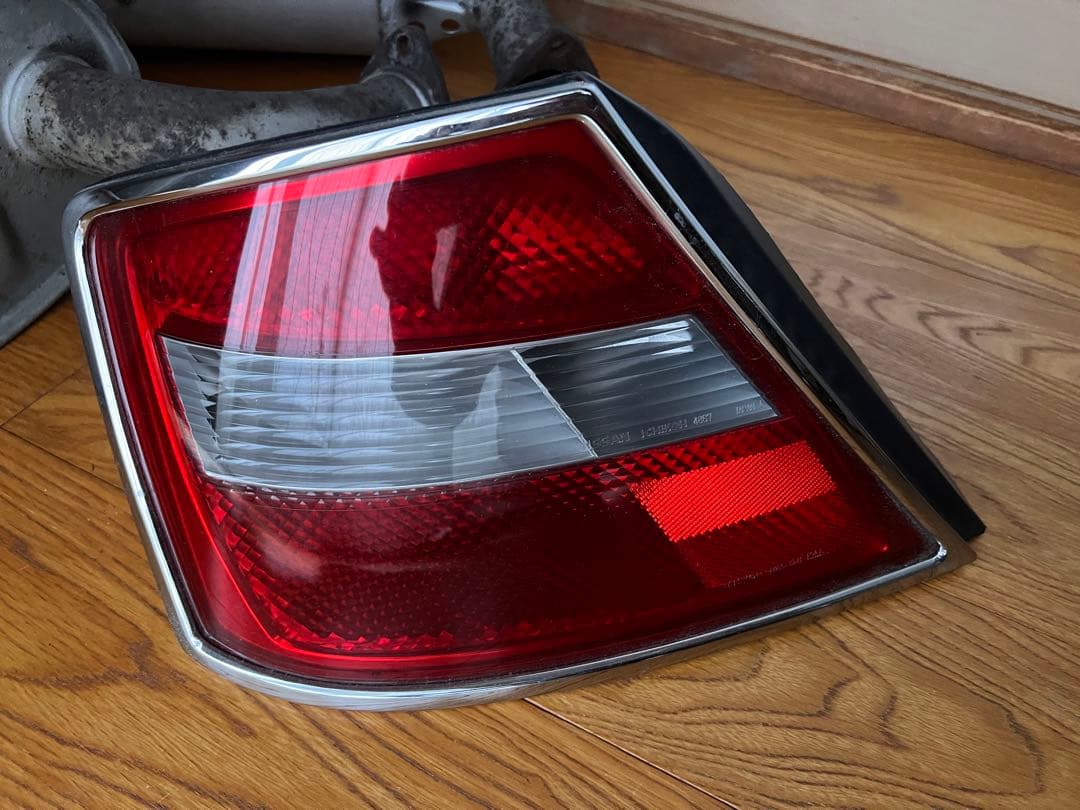 Y34セドリック前期テールランプ