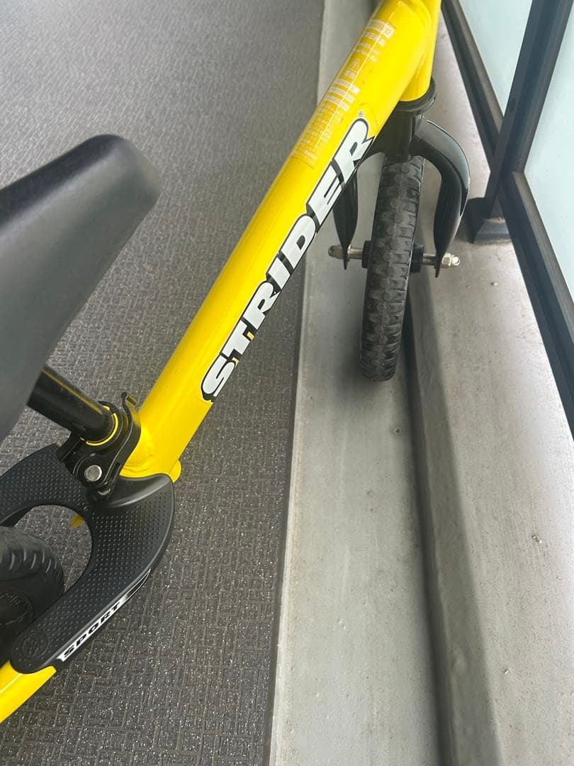 ストライダー＋スタンド＋ヘルメット3点セット