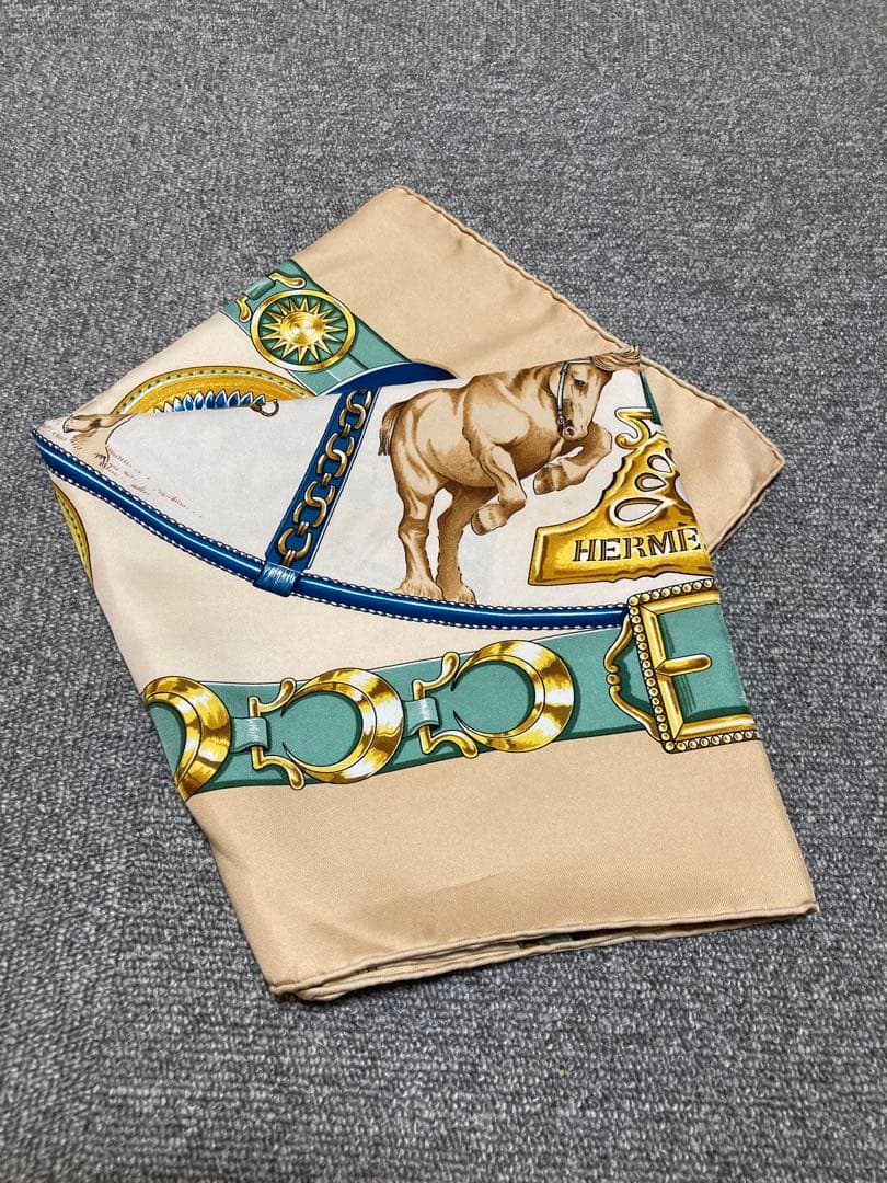 HERMES シルクスカーフ カレ90 CHEVEUX DE TRAIT馬と装飾