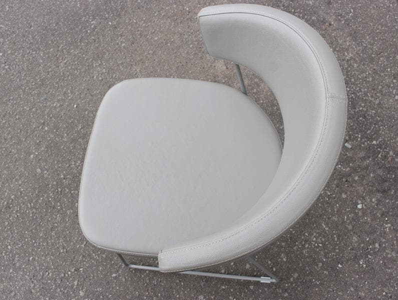 キキララカリガリス コヌビア ニューヨーク ダニングチェア