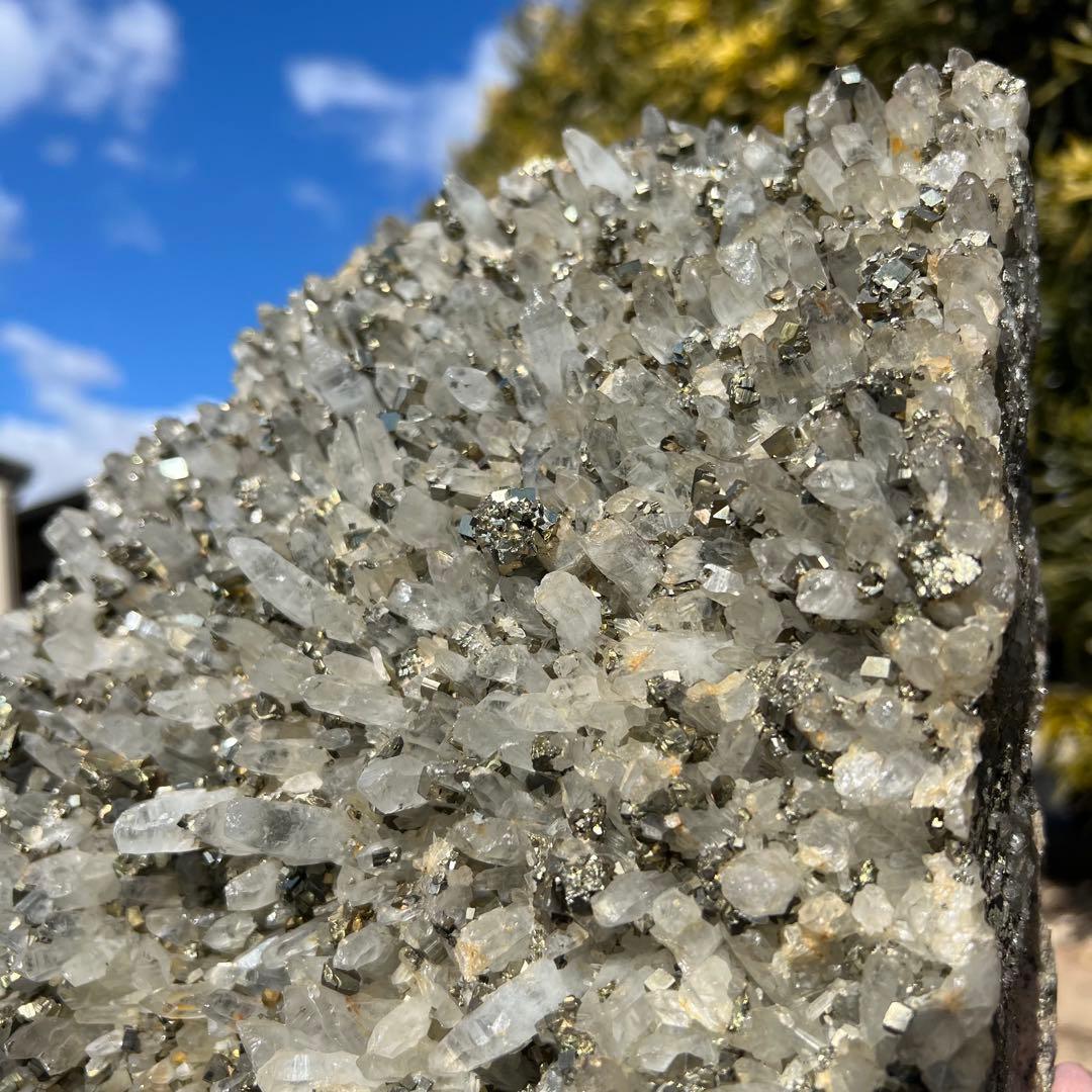 ✨ゴールドの煌めき✨金運招来✨パイライトイン 水晶クラスター 原石 天然石 置物