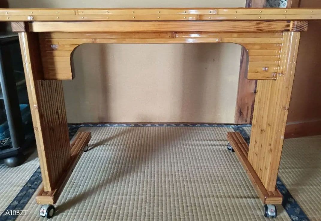 6キャスター付き　竹製　シンプルテーブル 移動可能