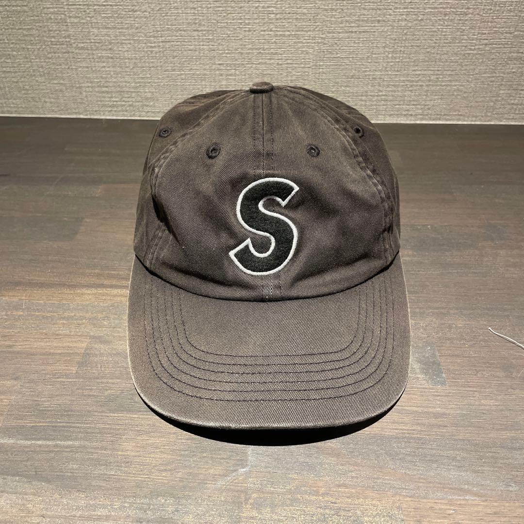 SUPREME 黒 キャップ Sロゴ - メルカリ