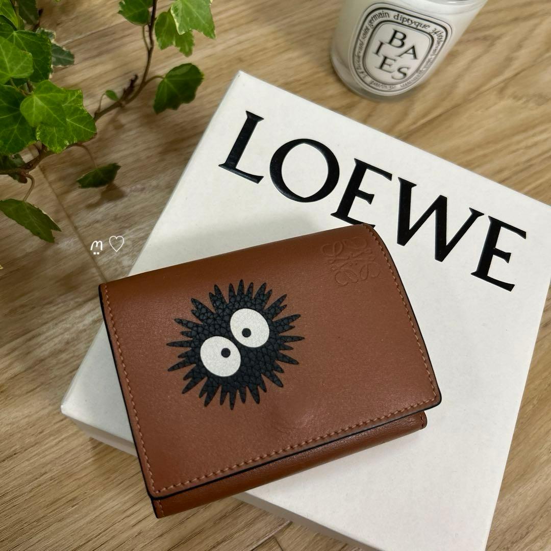 LOEWEロエベ ジブリコラボ まっくろくろすけトライフォールド