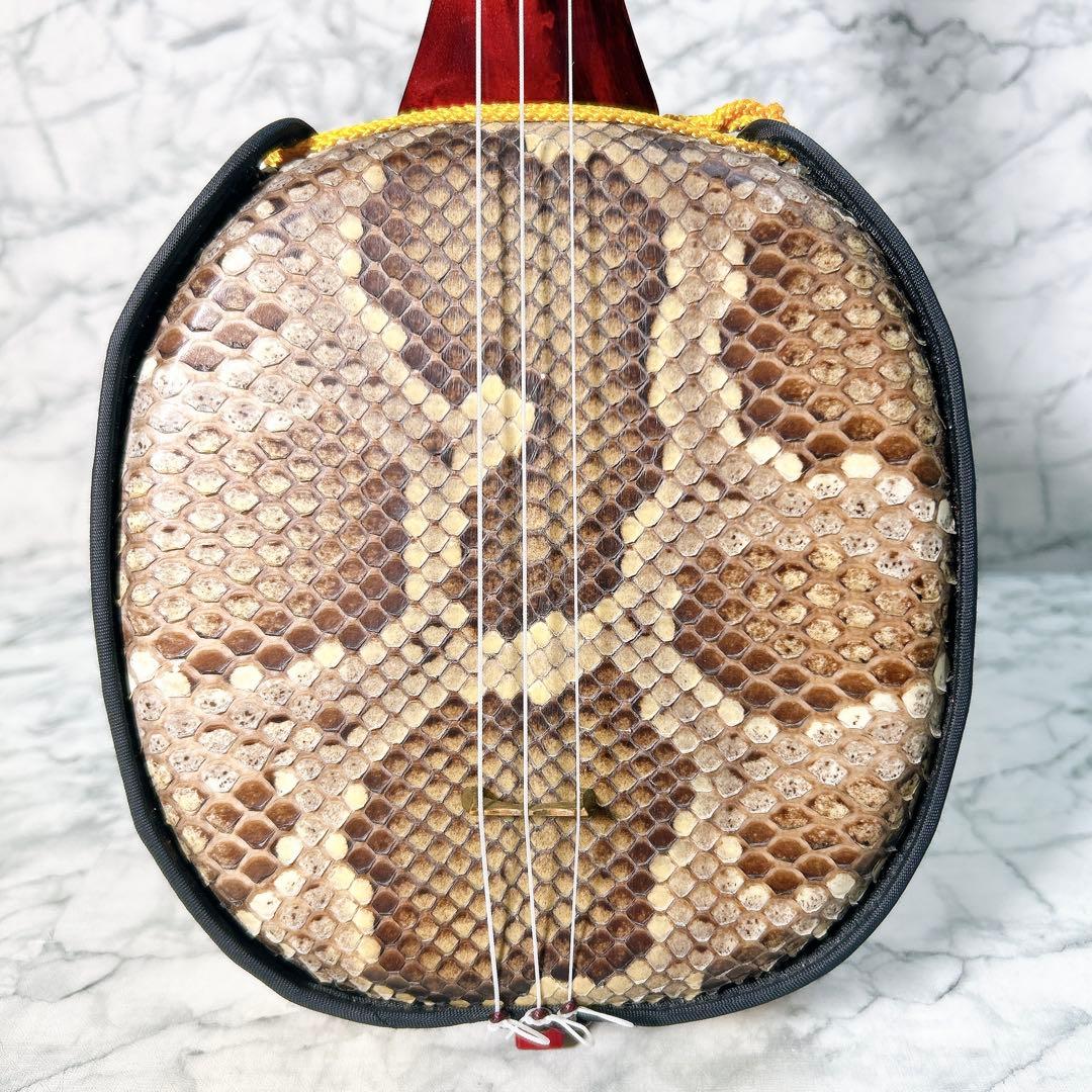 美品 沖縄三線 本蛇皮 スンチー塗り 知念大工 チニンデーク 琉球 民族楽器