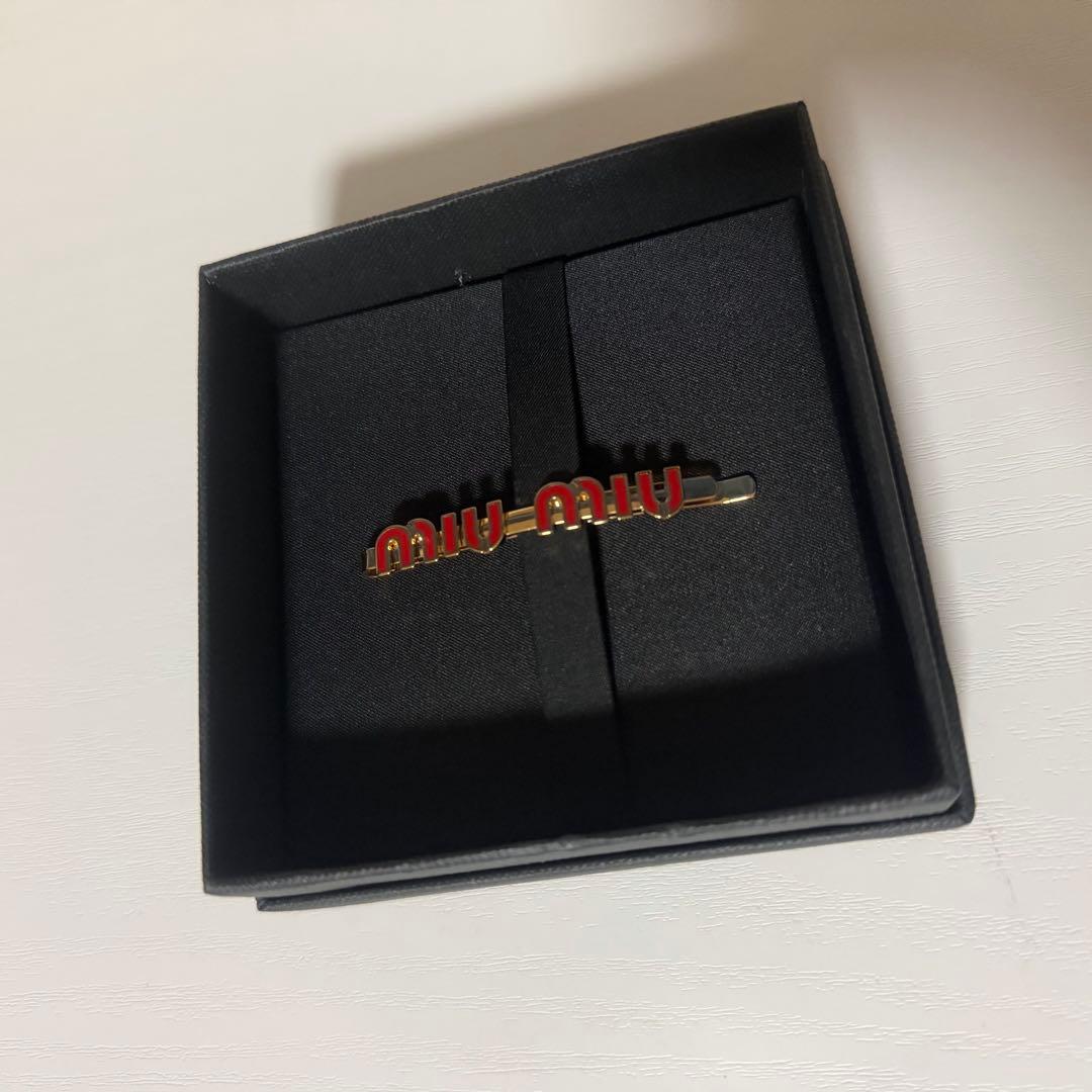 miumiu ミュウミュウ エナメルメタルヘアクリップ レッド ヘアピン
