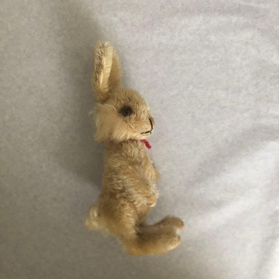 ウサギ　ぬいぐるみ 赤いリボン付き