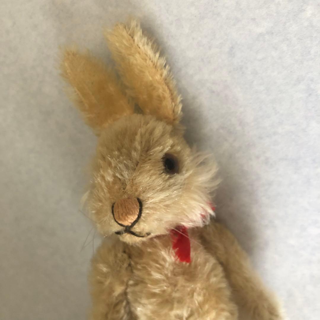ウサギ　ぬいぐるみ 赤いリボン付き