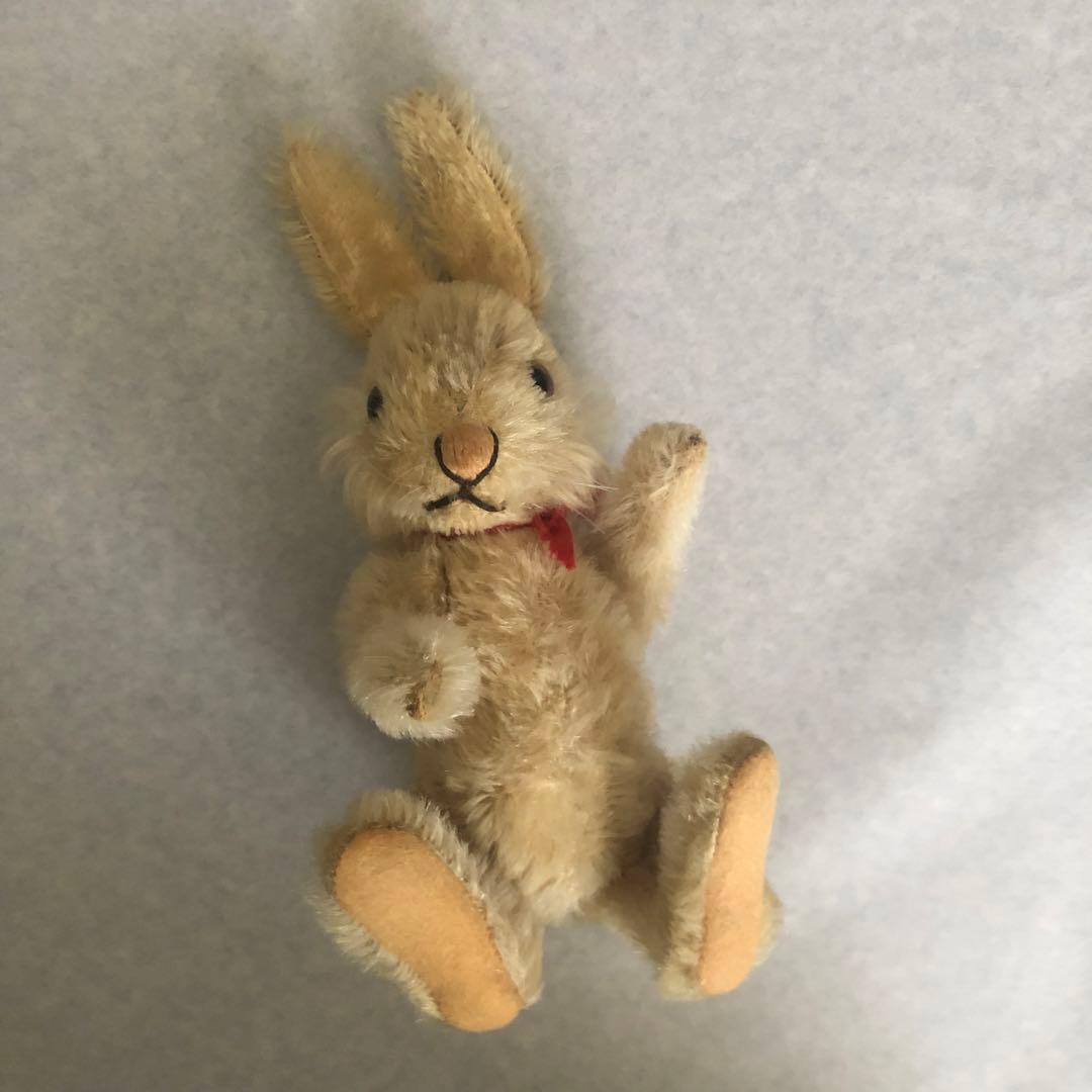 ウサギ　ぬいぐるみ 赤いリボン付き