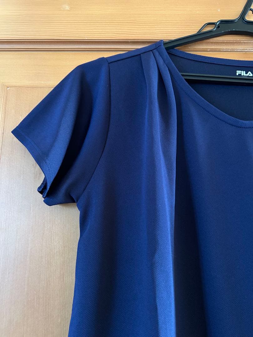 フィラ　テニスウェア　紺色トップス　Mサイズ　新品
