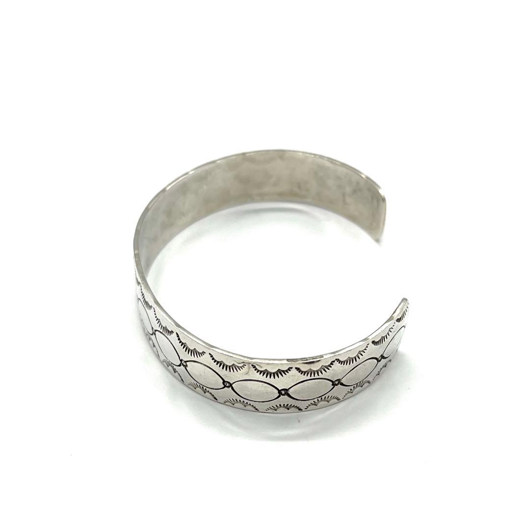 【ヴィンテージ】ナバホ族 南西部 シルバースタンプバングル カフ SV925