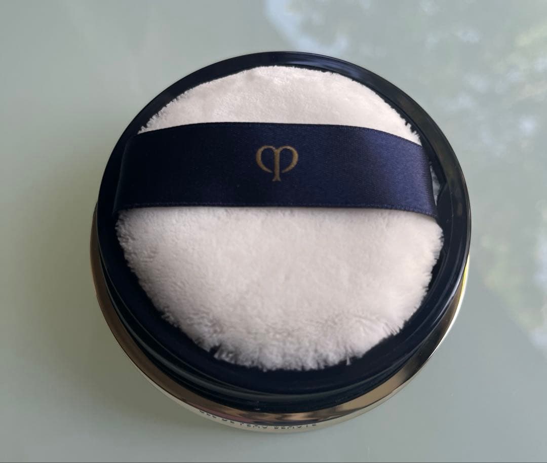 クレ・ド・ポー ボーテ　プードルトランスパラントｎ Ｍ／１ライト（箱・パフ付き）