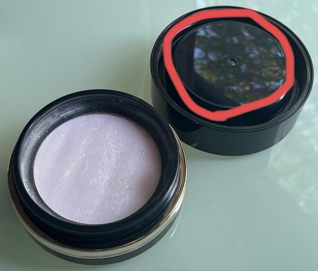 クレ・ド・ポー ボーテ　プードルトランスパラントｎ Ｍ／１ライト（箱・パフ付き）