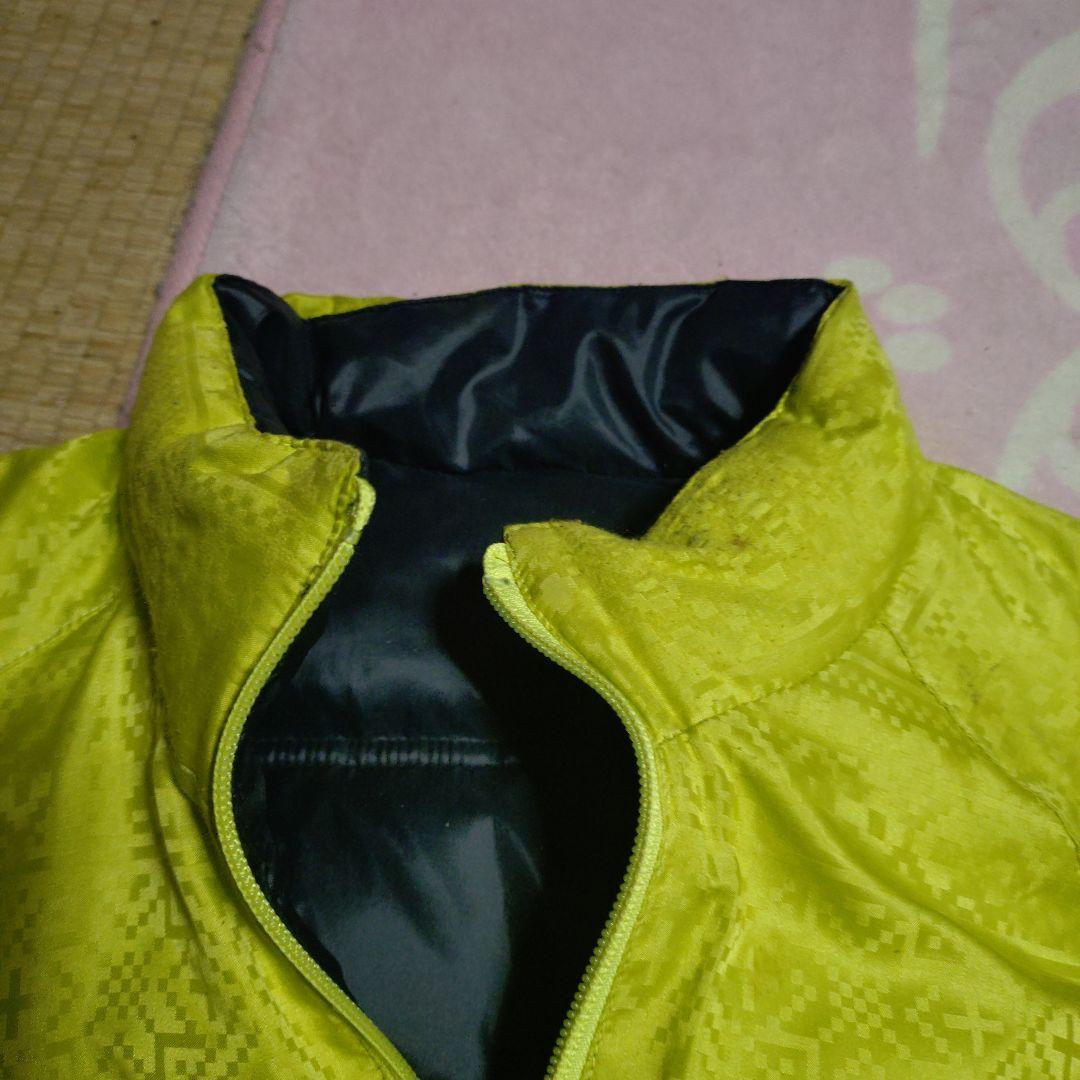 マンシングウェア、リバーシブルのブラック＆蛍光グリーンイエローのダウンジャケット