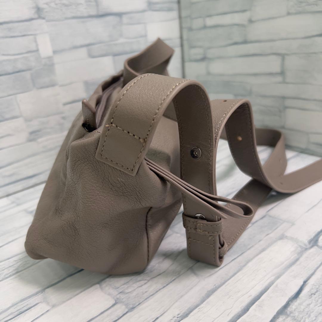 ear PAPILLONNERイアパピヨネ ボックスショルダーバッグ モカ 山羊