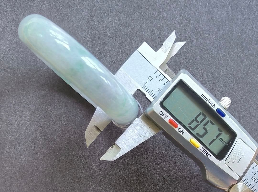 【日本鑑別書付:冰种（氷種）】アイス本翡翠のバングル（内径59ミリ弱）6335